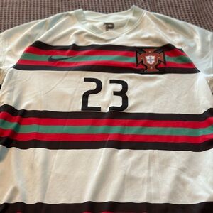 Boys/men’s soccer jersey Nike size medium